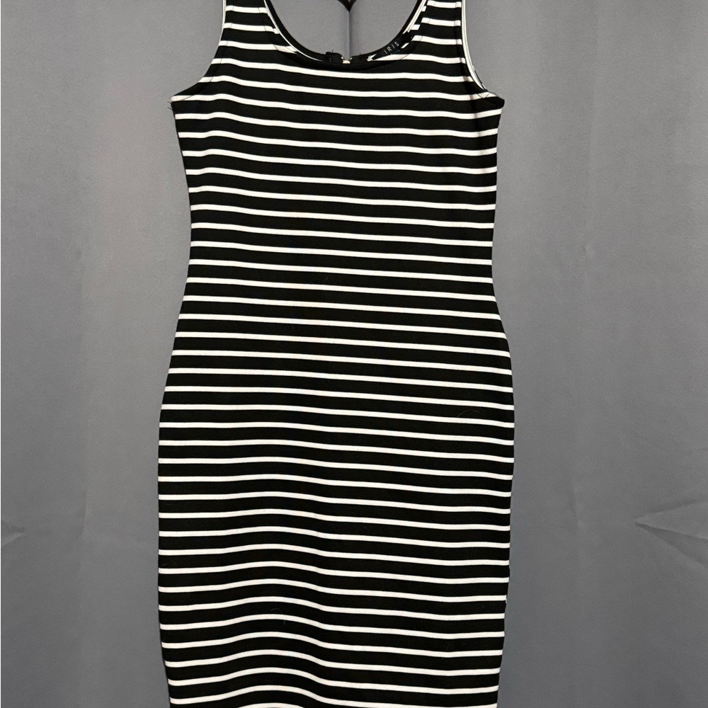 Iris Black and White Sleeveless Sheath Dress